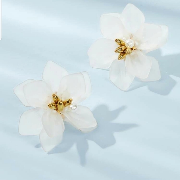 *Florence* Flower Earrings - Picture 2 of 6